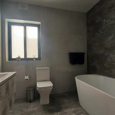 Penthouse, Sea Views And Private Roof Top Pool Il-Pergla Exterior photo