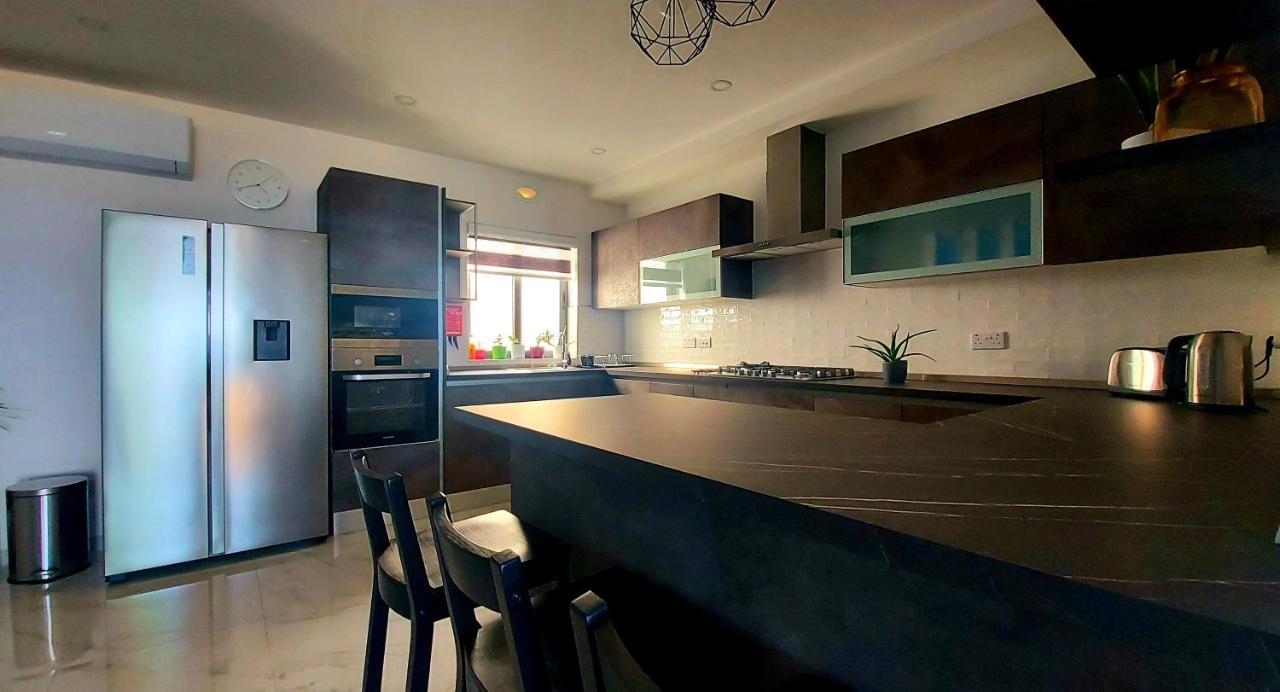 Penthouse, Sea Views And Private Roof Pool Apartment Il-Pergla