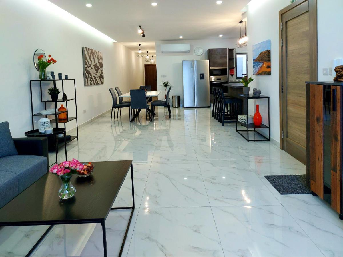 Penthouse, Sea Views And Private Roof Pool Apartment Il-Pergla